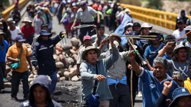 NOTICIA: Bolivia en crisis por bloqueos, escasez y el regreso político de evo morales Bolivia en crisis por bloqueos, escasez y el regreso político de evo morales