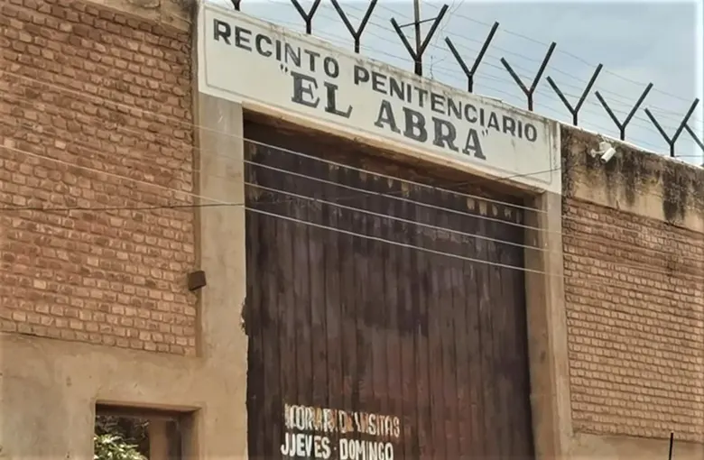 NOTICIA: Destituyen al director de Régimen Penitenciario en Cochabamba por uso ilegal de celular en prisión Destituyen al director de Régimen Penitenciario en Cochabamba por uso ilegal de celular en prisión