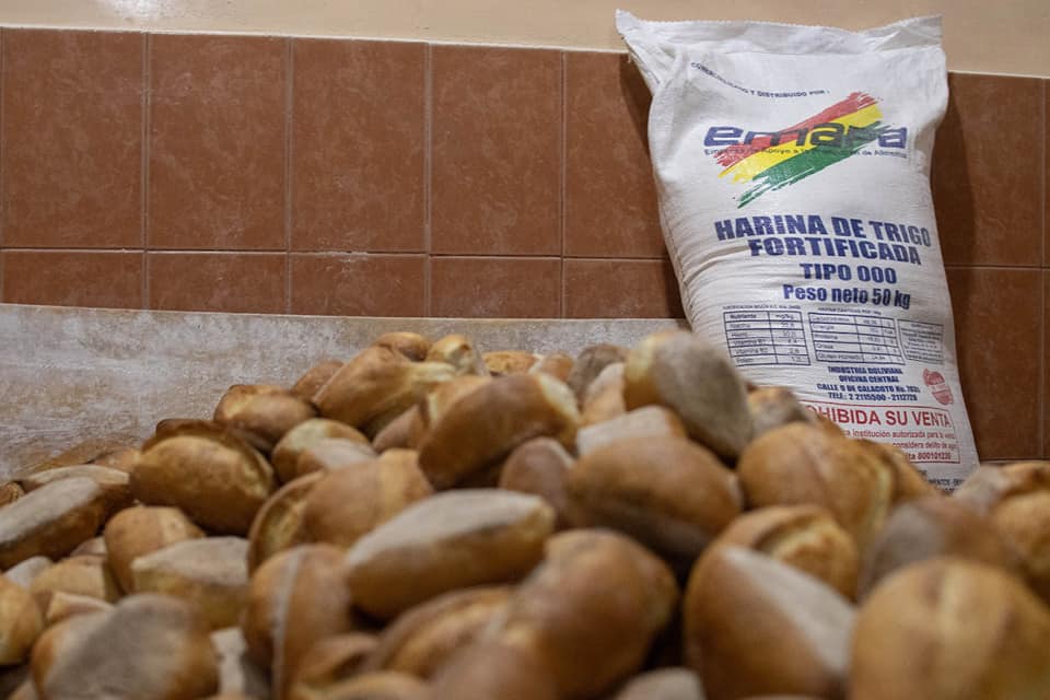 NOTICIA: Emapa suspende entrega de harina subvencionada a panaderos de El Alto Emapa suspende entrega de harina subvencionada a panaderos de El Alto