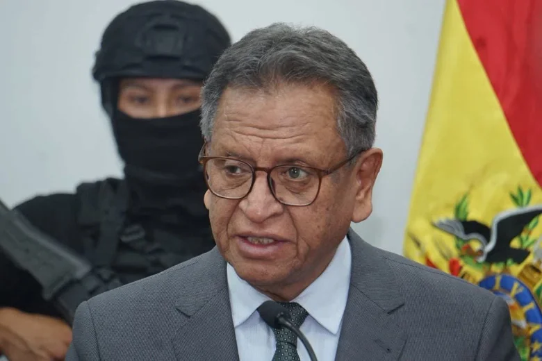 NOTICIA: El Gobierno inicia trámites con EE.UU. para destinar el histórico pago a la Policía Boliviana El Gobierno inicia trámites con EE.UU. para destinar el histórico pago a la Policía Boliviana