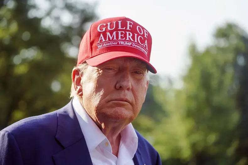 Les Enseñaremos A Huir De Un Caimán Trump Se Burla De Migrantes En Su Visita A "Alligator Alcatraz"