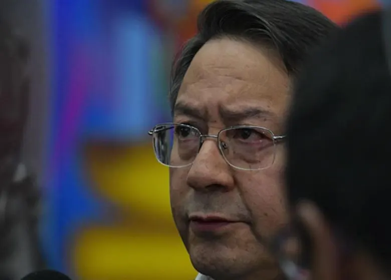 NOTICIA: Luis Arce Enfrenta Acusaciones de Abandono de Exfuncionaria Embarazada Luis Arce Enfrenta Acusaciones de Abandono de Exfuncionaria Embarazada