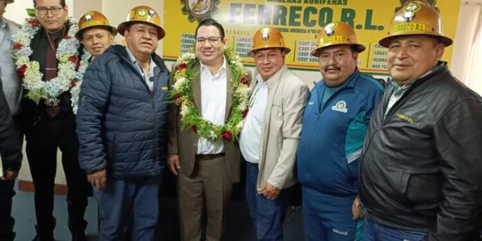 NOTICIA: Roger Mariaca En Polémica Por Cadena De Oro Y Veto De EEUU Roger Mariaca En Polémica Por Cadena De Oro Y Veto De EEUU